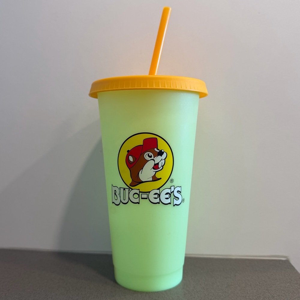 Buc-ee’s Color Changing Tumbler Cup with Lid and Straw Green Reusable Drinkware